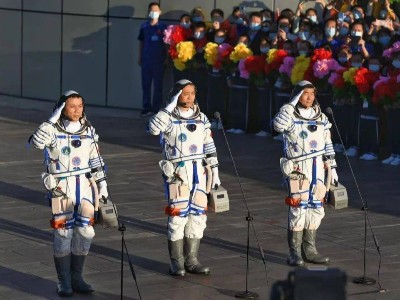 青島空壓機祝賀神州十二號載人飛船發射成功！